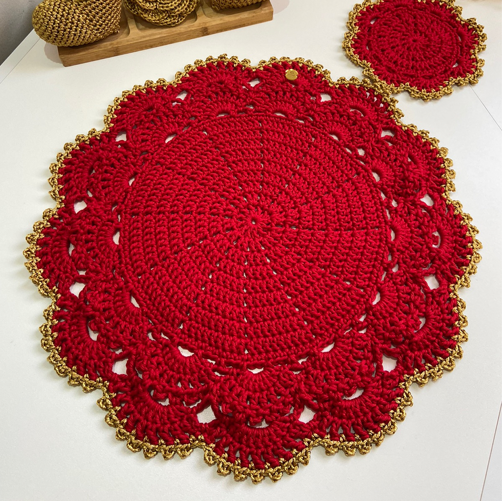 Americano de Crochê – Vermelho com Detalhe Dourado