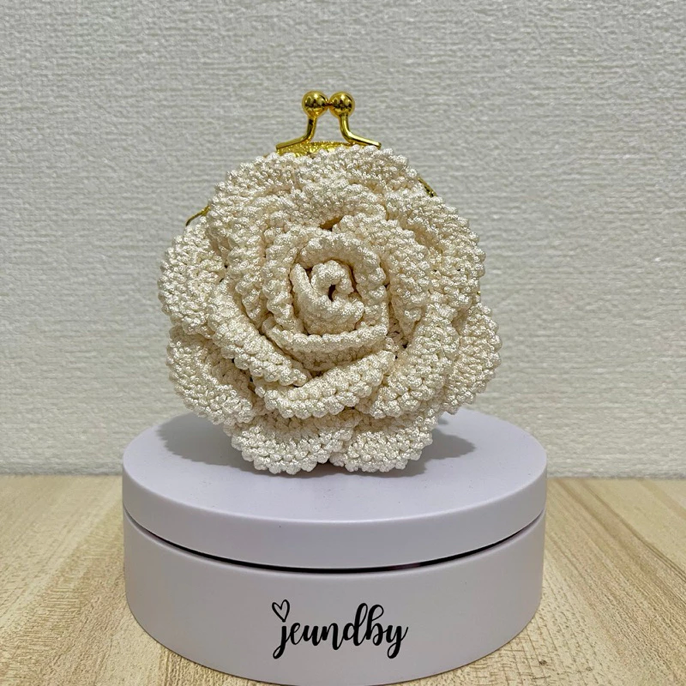 Carteira Flor de Crochê Artesanal