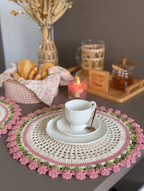 Cesto Florido – Kit Mesa Posta em Crochê Artesanal